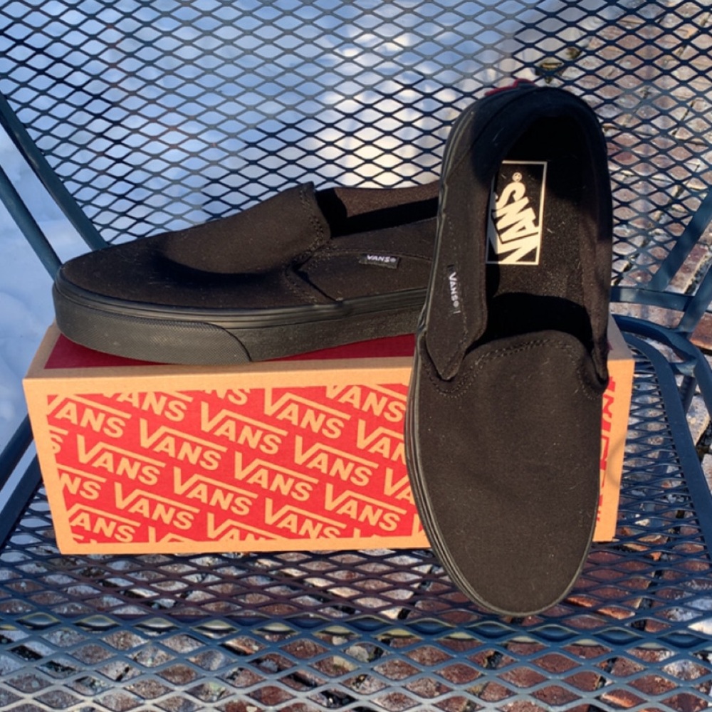 Women’s Vans Asher Slip-On Sneakers Black Size 7.5 New With Box